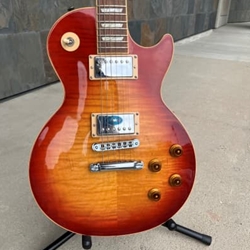 Used 2008 Gibson Les Paul Standard Heritage Cherry with Hard Case