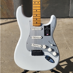 Fender American Ultra II Stratocaster®, Maple Fingerboard, Avalanche