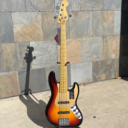 Fender American Ultra II Jazz Bass® V, Maple Fingerboard, Ultraburst