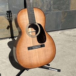 Martin Custom Shop 00-12Fret Tasmanian Acoustic Guitar